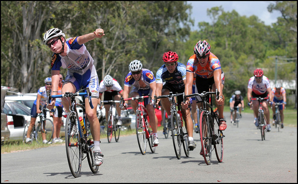 Jack Hudson (Coast Cyclery) wins the scratch race