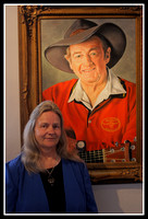 Inverell artist Gloria Gentz with her portrait of Slim Dusty, courtesy of Inverell art gallery
